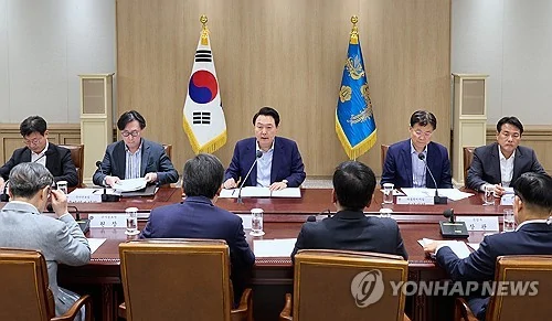 윤석열 대통령&#44; 중동 사태에 대한 긴급 대응 회의 주재