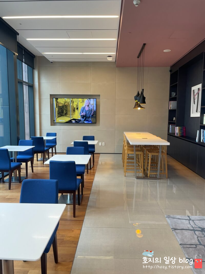 코트야드 메리어트 수원 라운지 전경