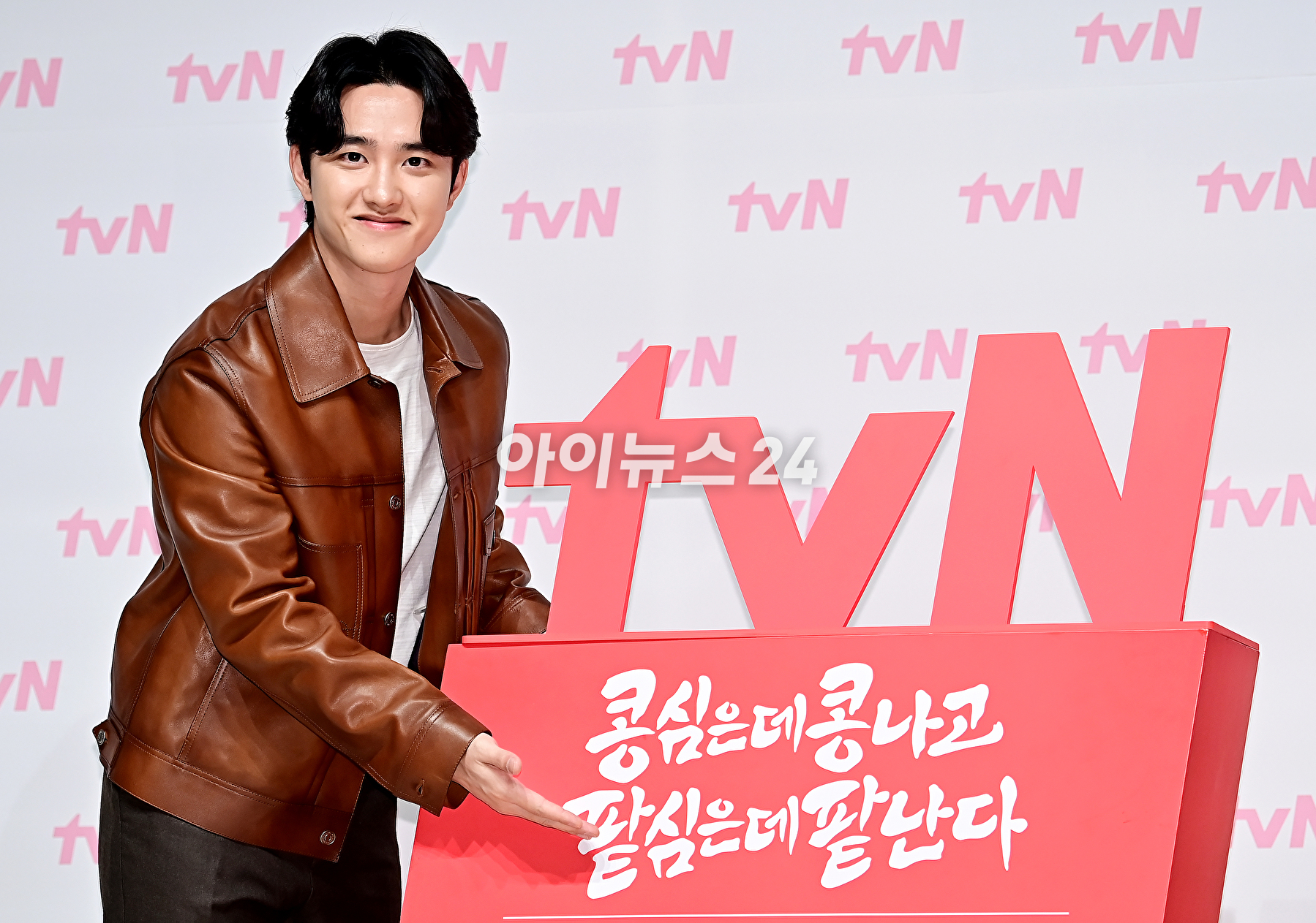배우 도경수가 11일 오후 서울 강남구 엘리에나 호텔에서 열린 tvN '콩 심은 데 콩 나고 팥 심은 데 팥 난다' 제작발표회에서 포토타임을 갖고 있다. [사진=곽영래 기자]