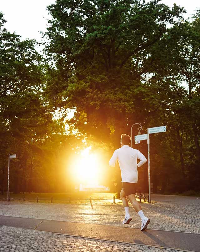 경사진 곳 뛰기