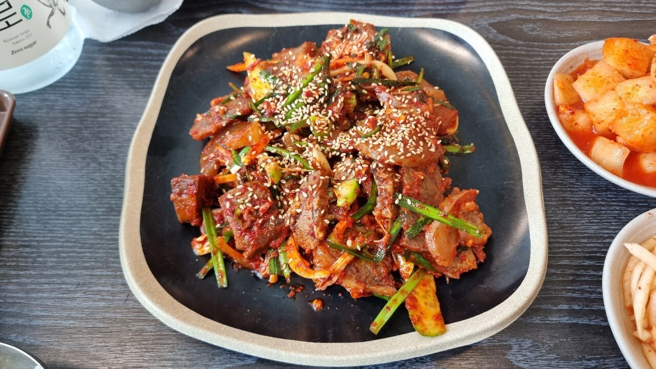 유치회관 수육무침