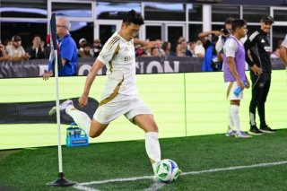 손흥민 선발 데뷔전 어시스트