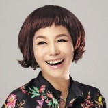 웃고 있는 가수 현숙