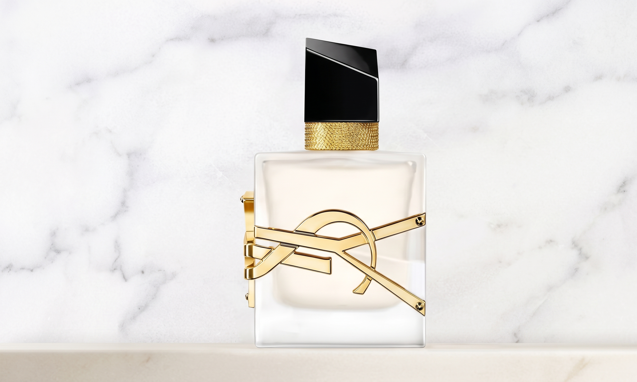 입생로랑 카산드르 로고가 돋보이는 리브르 헤어 미스트 30ml 제품 사진