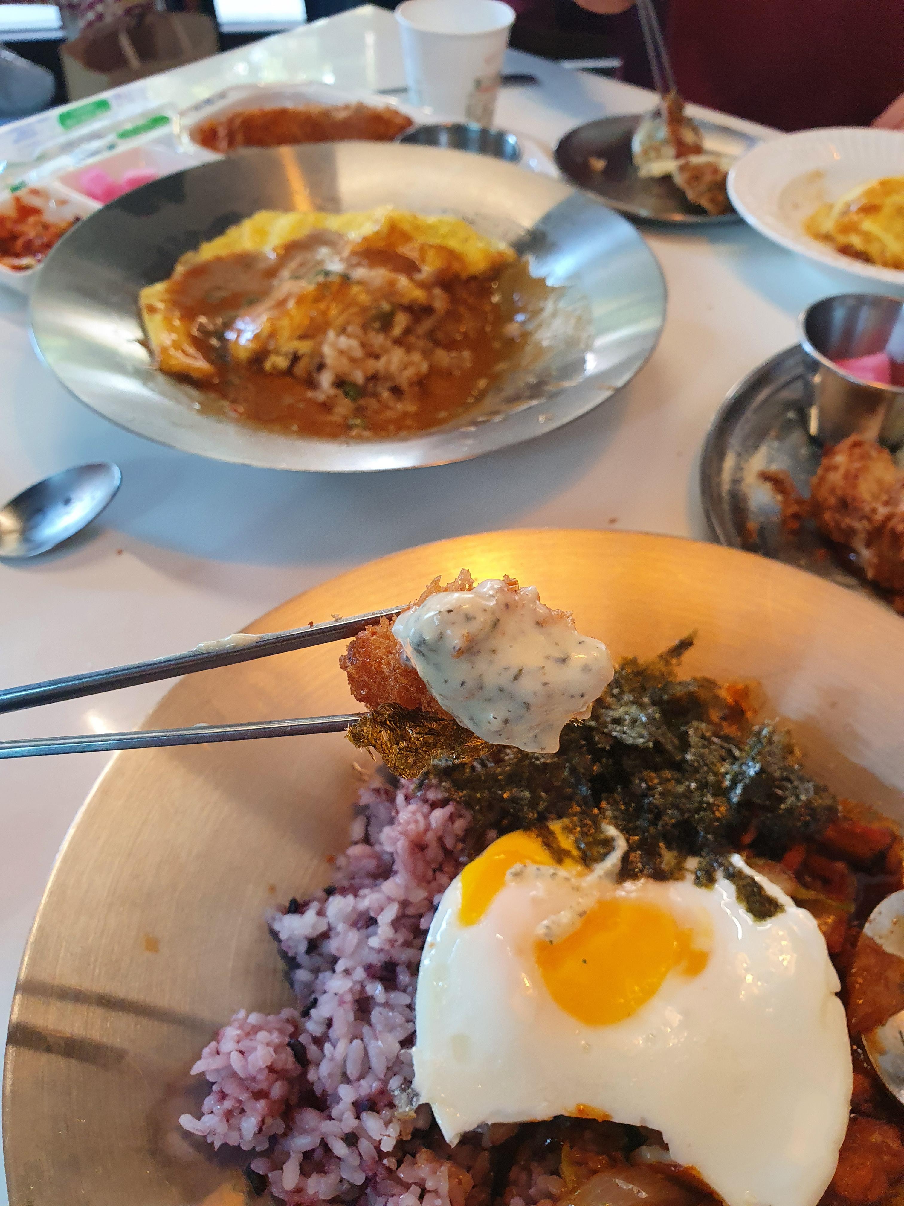 그냥 언제 먹어도 맛잇는 새우튀김 입니다. 특별한것은 소스가 굉장히 맛있어요 ^^