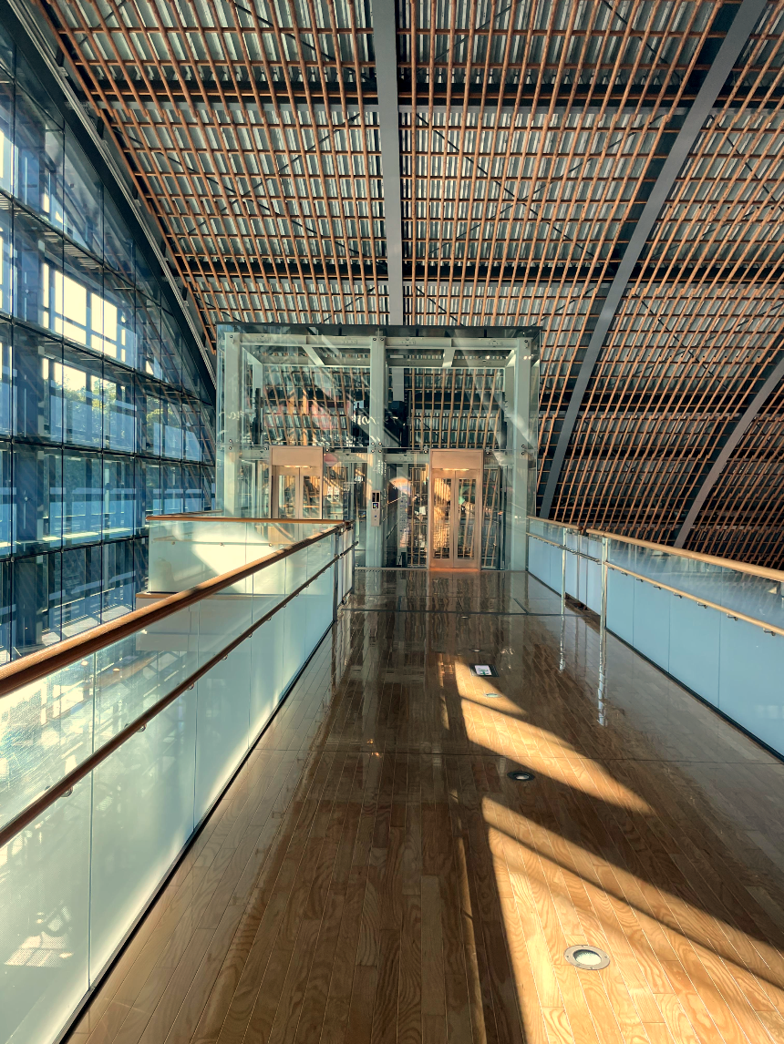 규슈국립박물관 실내 엘레베이터 및 대공간3