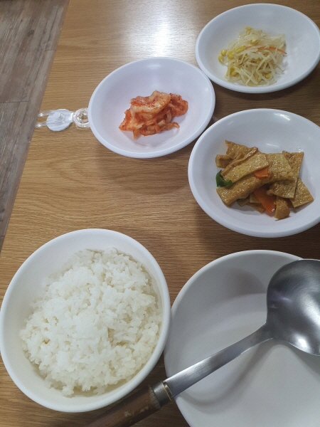 서울 한국외대 혼밥 부대찌개 맛집 오뚜기 부대찌개 밑반찬