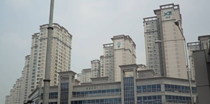 경매 시장도 현금 싸들고..