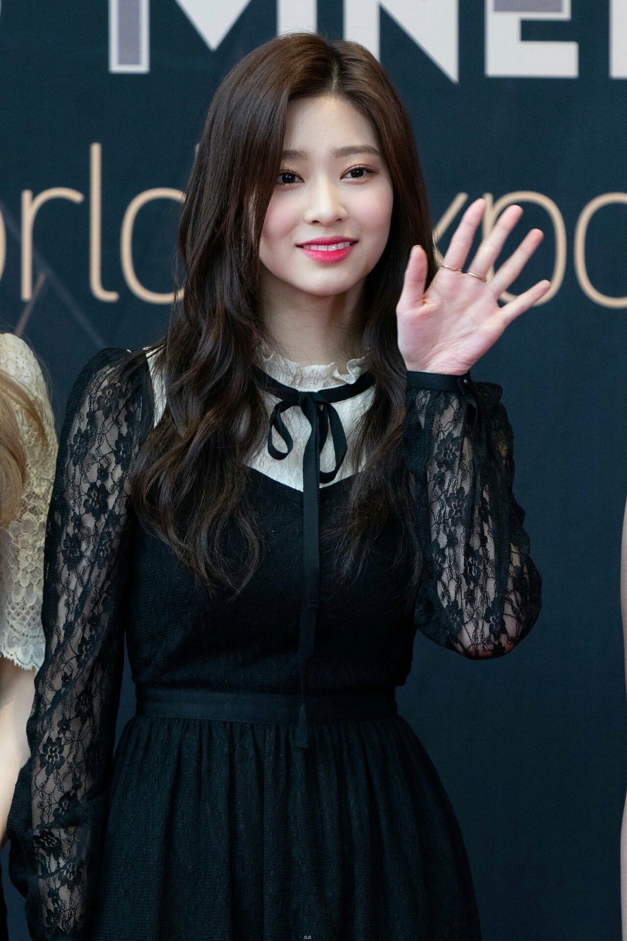 아이즈원 김민주 최애사진
