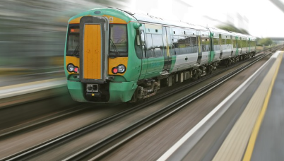 철도 파업과 관련한 지하철 운행 중인 사진