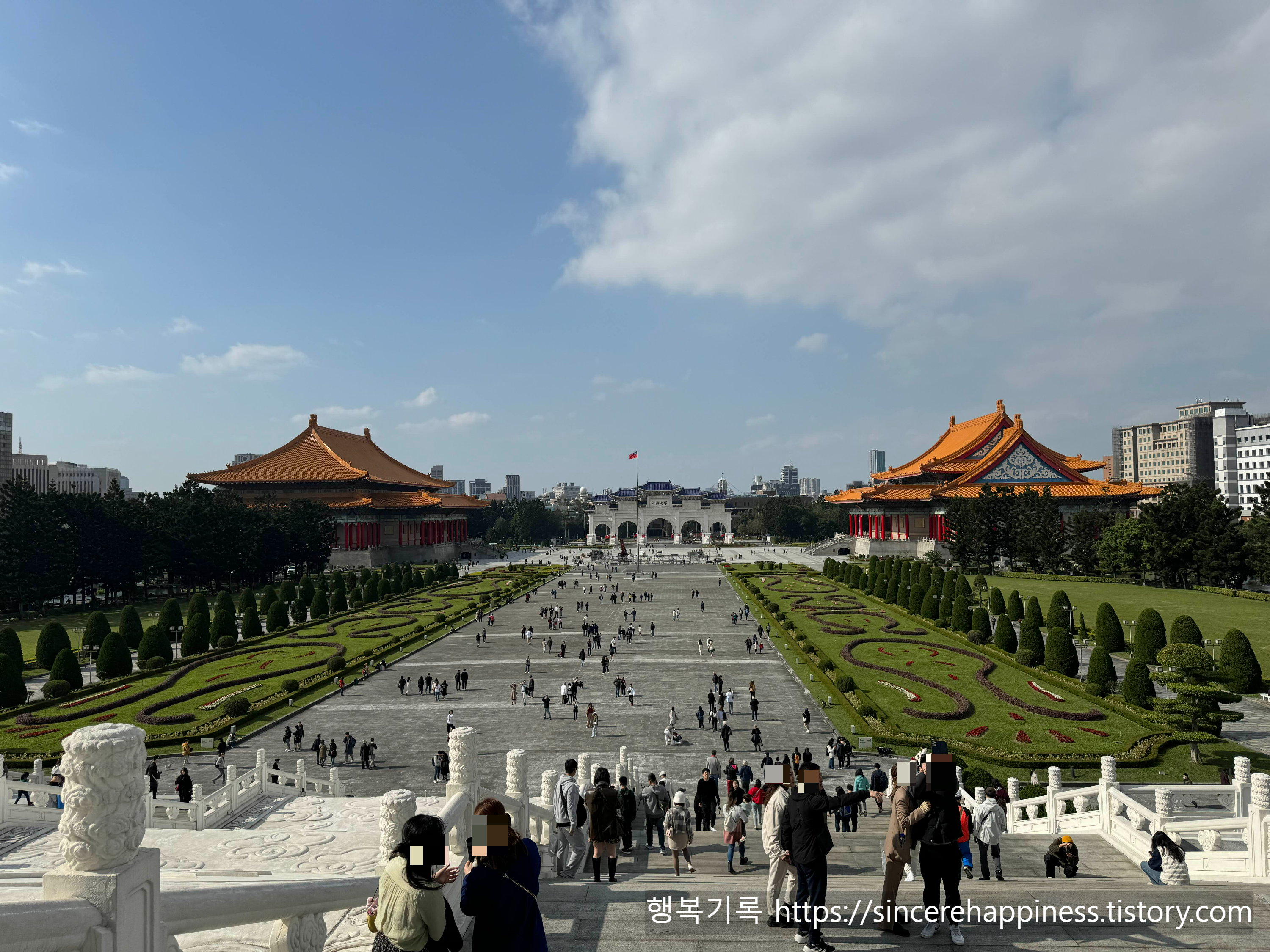 중정기념당 계단 위에서 내려다본 자유광장 전경 및 89개 계단 의미