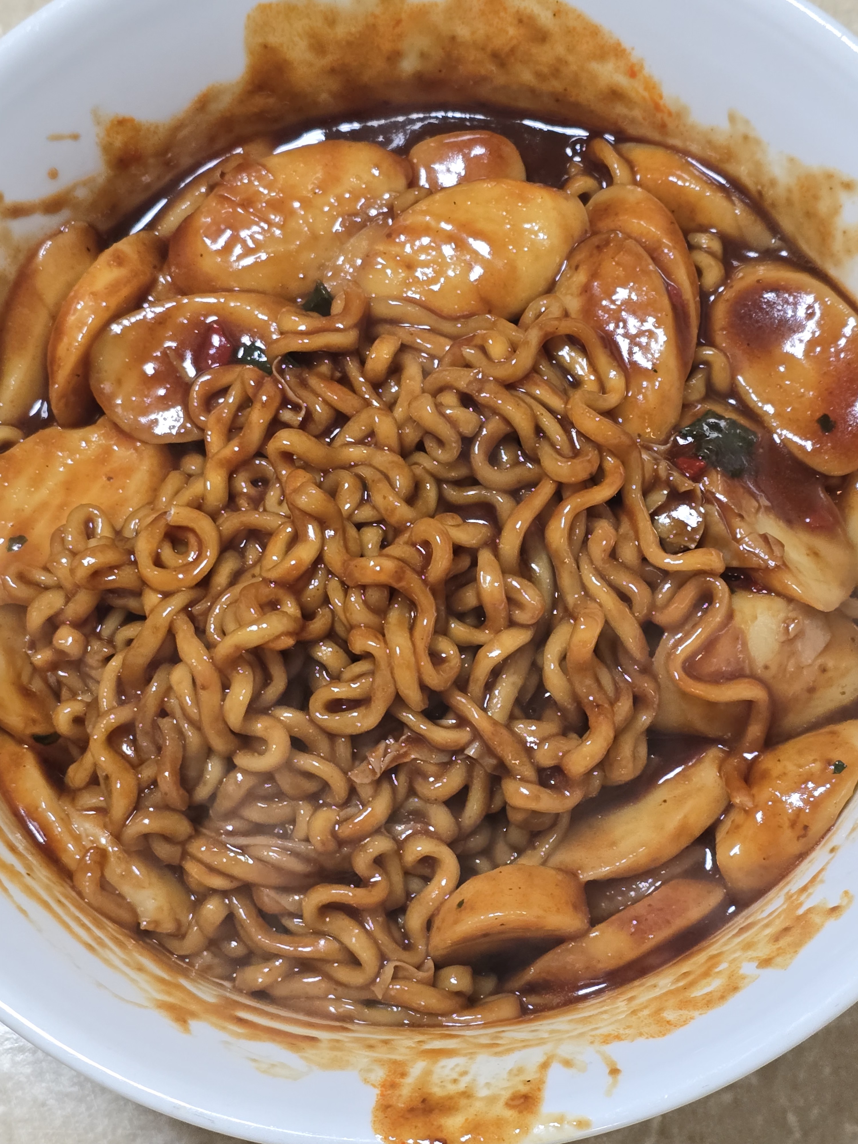마라짜파게티에 떡국떡 넣어서 먹으면 더 맛있어서 보여주는 이미지