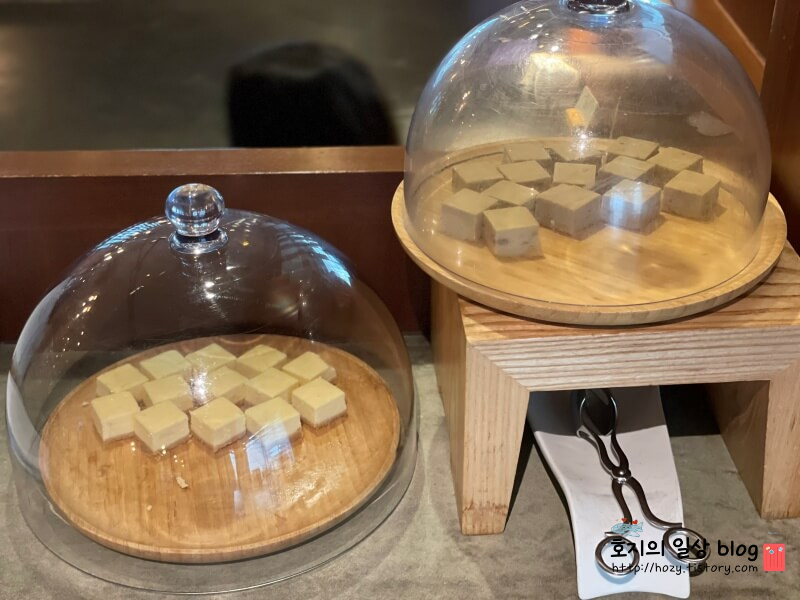 홍콩공항 케세이퍼시픽 더덱 라운지 음식