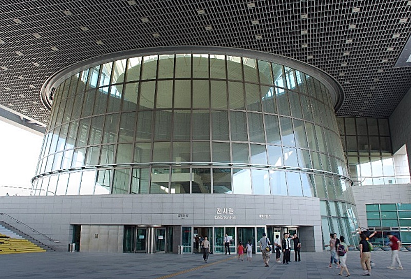 국립중앙박물관-현관의-모습