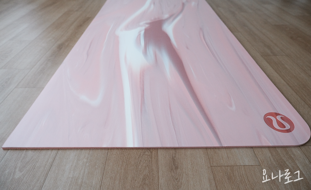 요가매트 요가매트추천 홈트 룰루레몬 룰루레몬요가매트 요가복 요가복추천 요가링 요가링추천 홈트추천 20대여성선물 여자친구선물 30대여성선물 20대여자선물 대학생선물 직장인선물 30대여자선물