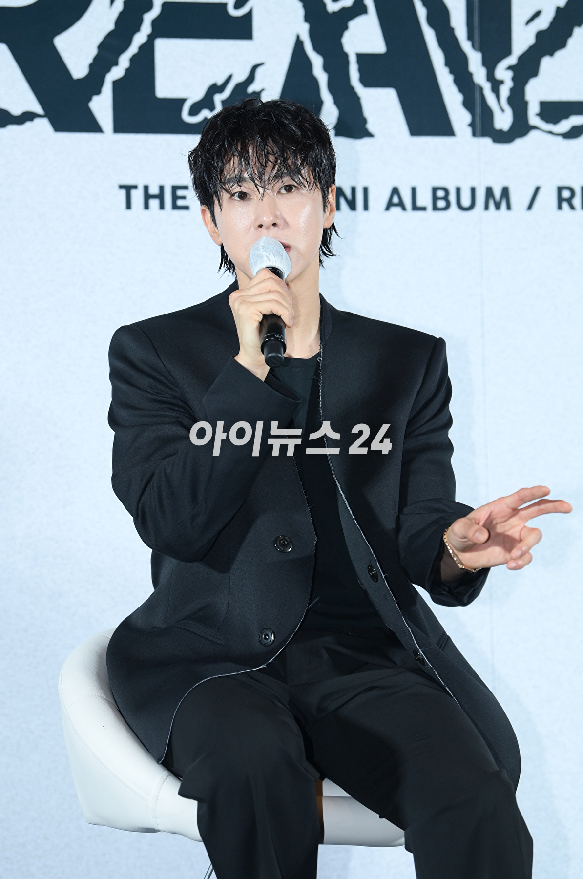 동방신기 유노윤호가 7일 오후 서울 강남구 코엑스 메가박스에서 열린 유노윤호 세 번째 미니앨범 '리얼리티 쇼'(Reality Show) 기자간담회에 참석하고 있다. [사진=정소희 기자]