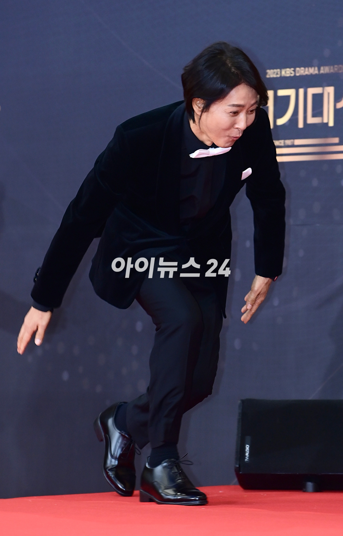 배우 최수종이 31일 오후 서울 영등포구 여의도 KBS 신관홀에서 진행된 '2023 KBS 연기대상' 시상식에 참석하고 있다.&nbsp; [사진=정소희 기자]