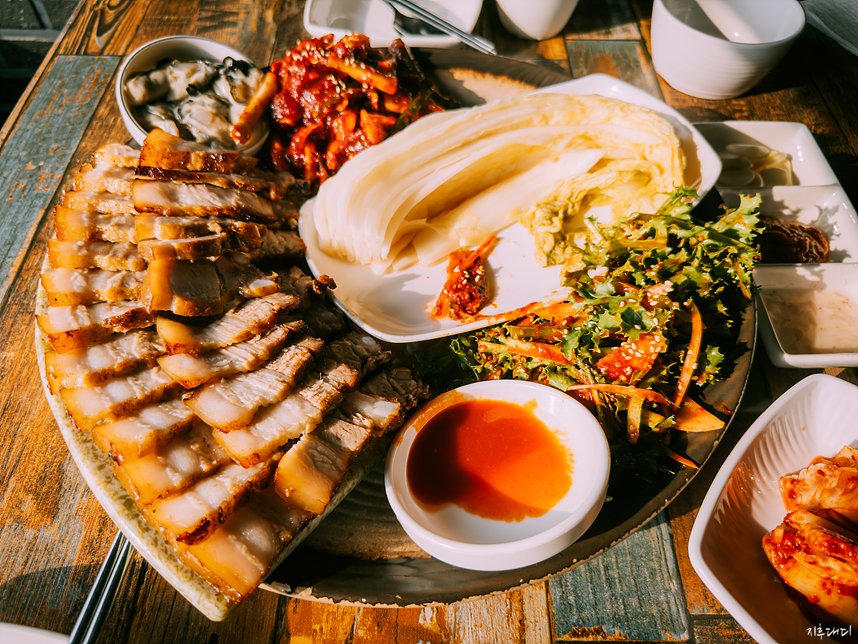 장비빔국수와 굴국밥 보쌈