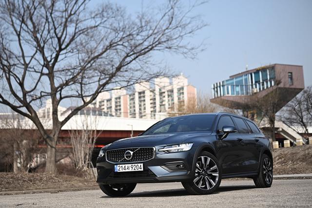 볼보 V60 크로스컨트리 얼티메이트
