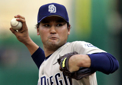 샌디에이고 시절 박찬호 선수가 공을 던지고 있다