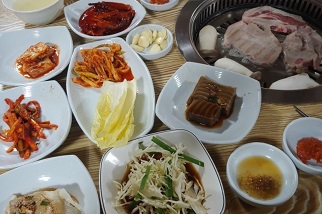 푸짐한-반찬들