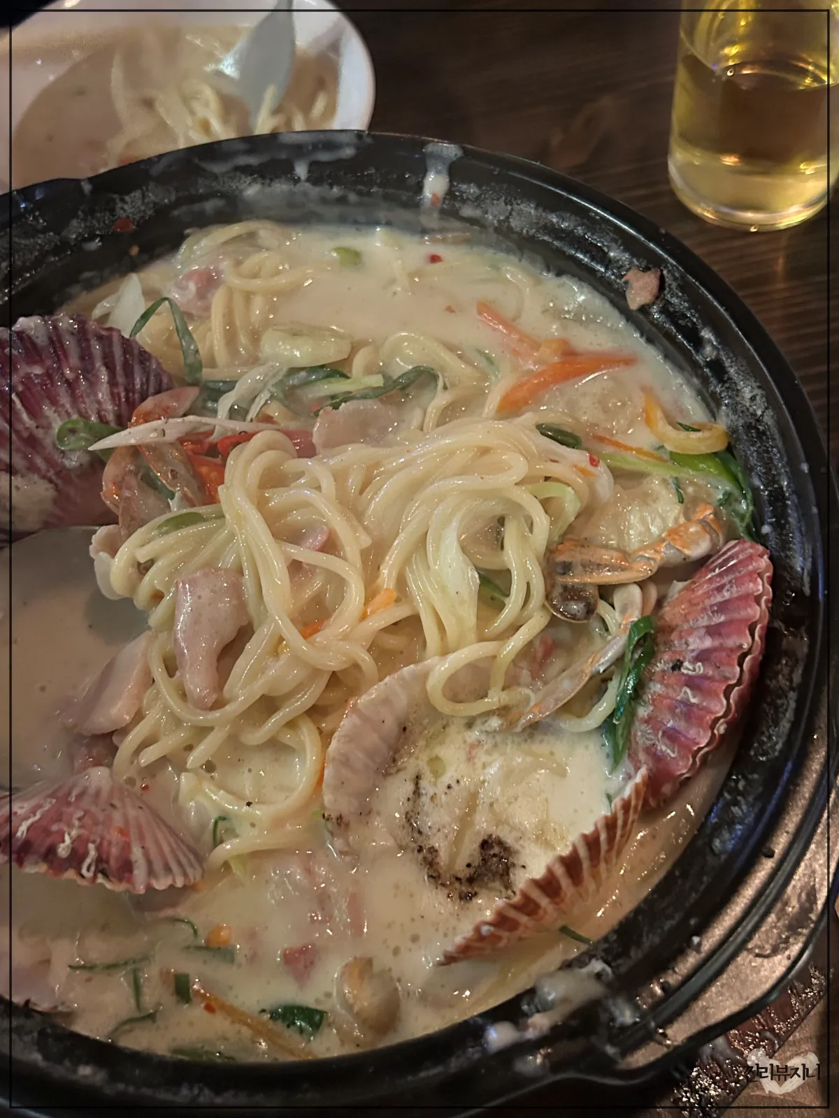 해물-크림-파스탕에-들어가-있는-파스타면