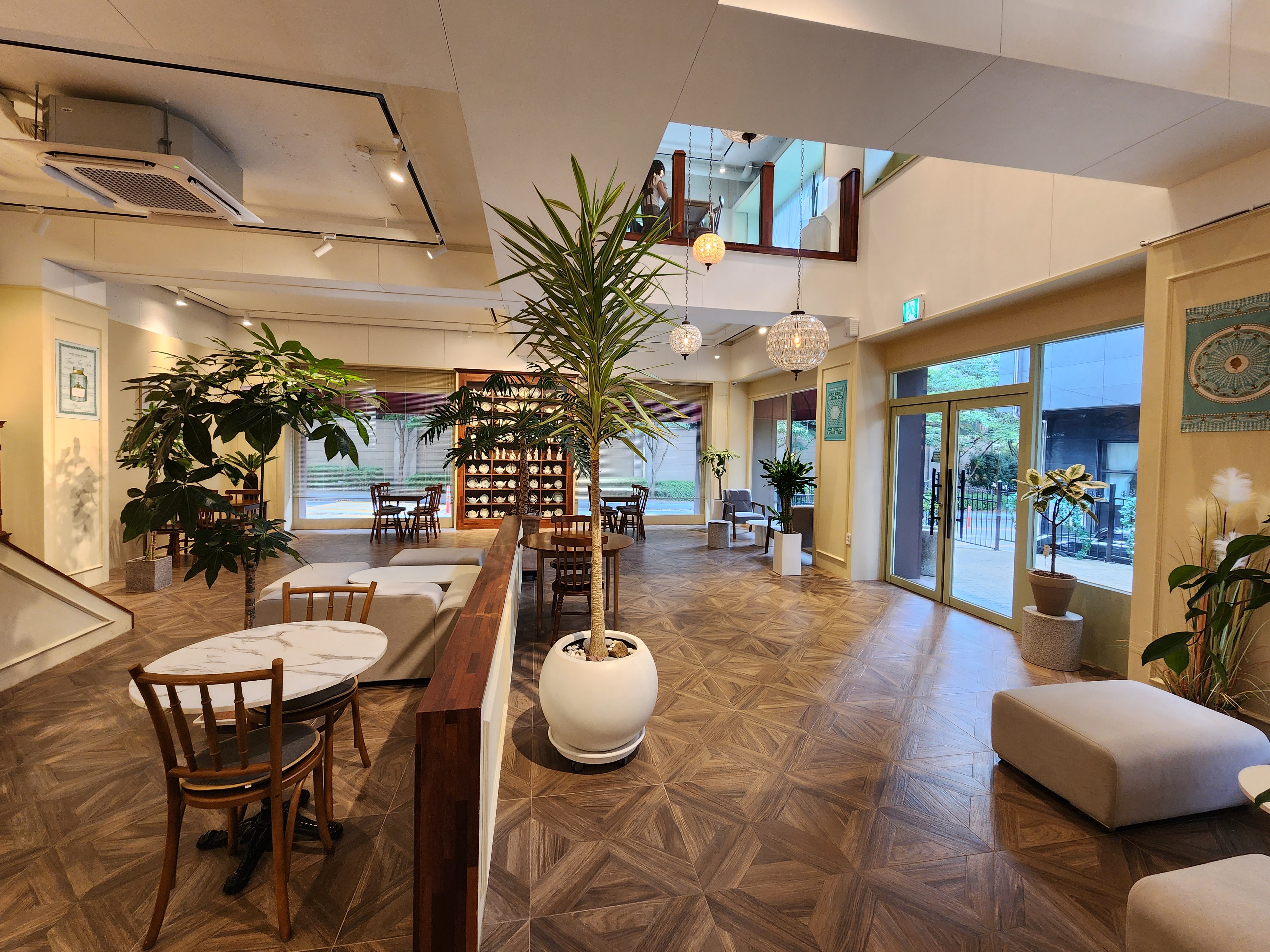 티타세 카페 1층