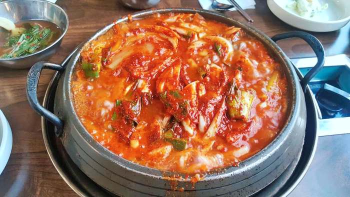 토요일은 밥이좋아 토밥좋아 대전 묵은지 고등어 조림 맛집