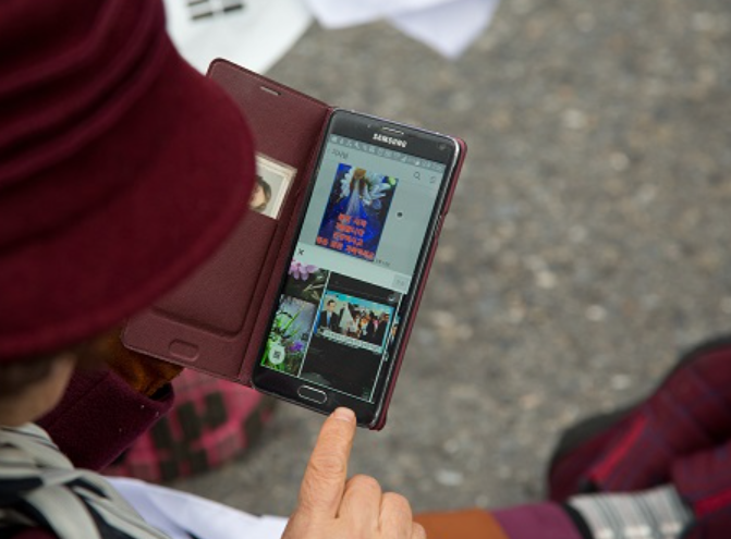 유튜브에 빠진 노인들