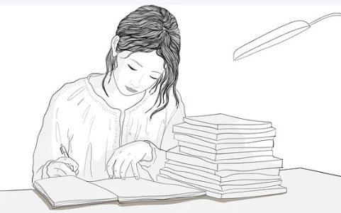 책을 쌓아놓고 볼펜을 손에 들고 공부하는 여자