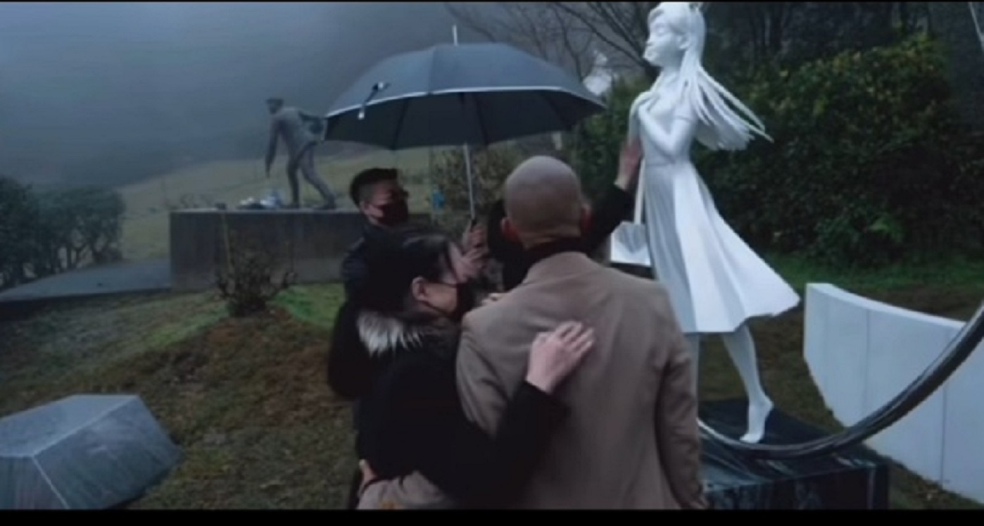 셀럽병사의비밀-구준엽-서희원-조각상