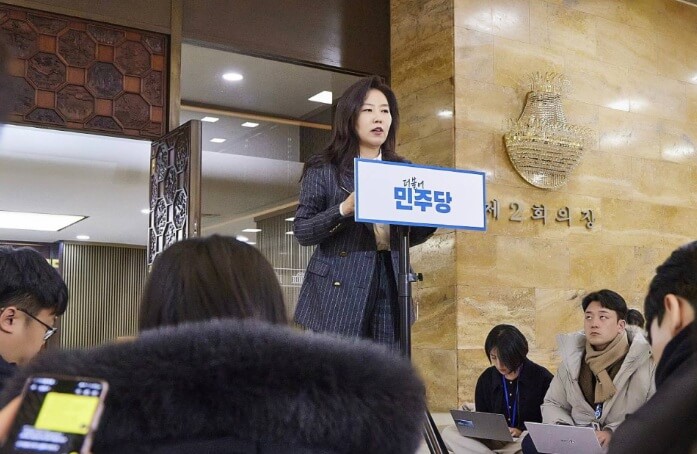 강유정 국회의원 프로필
