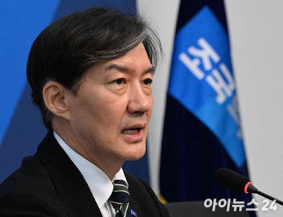 조국 조국혁신당 대표가 지난 10월 28일 국회에서 당대표 취임 100일을 맞아 기자 간담회를 하고 있다. [사진=곽영래 기자]