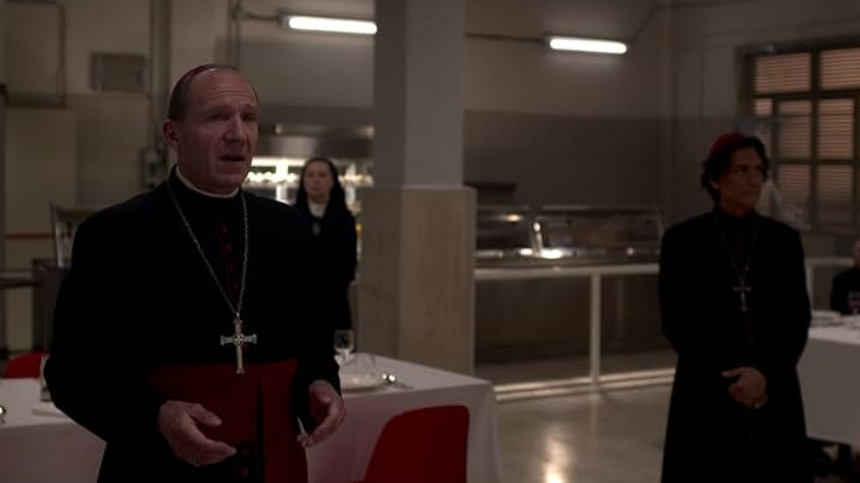 영화 ‘콘클라베’ 감상평 – 교황 선출의 비밀과 권력 다툼을 그린 걸작