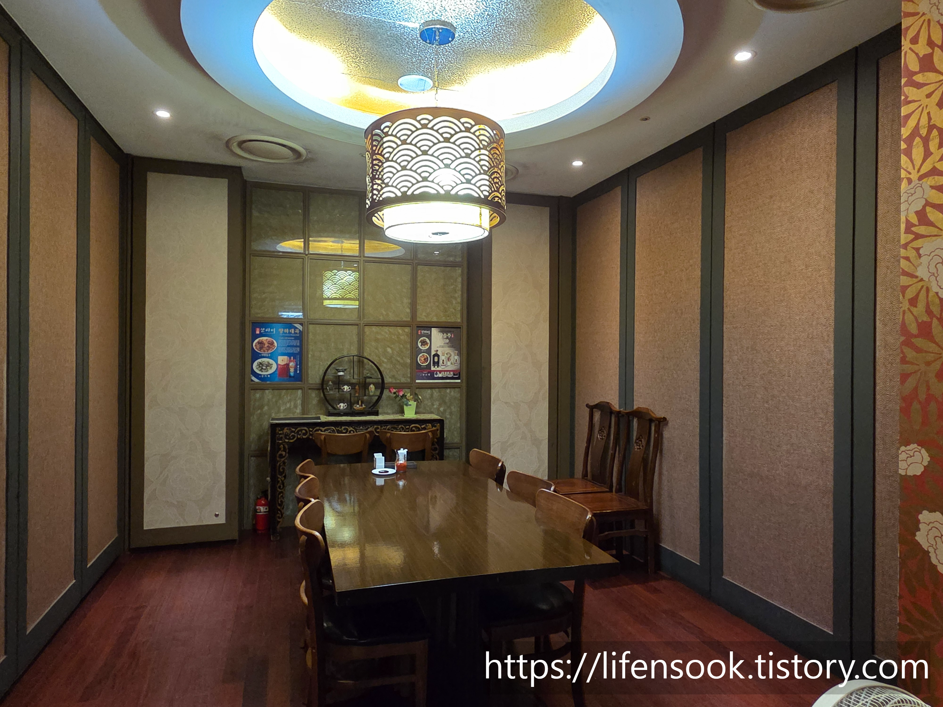 샹하이 룸 내부