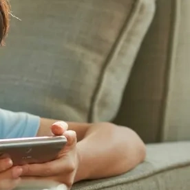 아이 스마트폰 중독 이미지