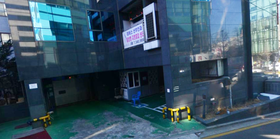 신사역 롯데시네마 브로드웨이 주차장