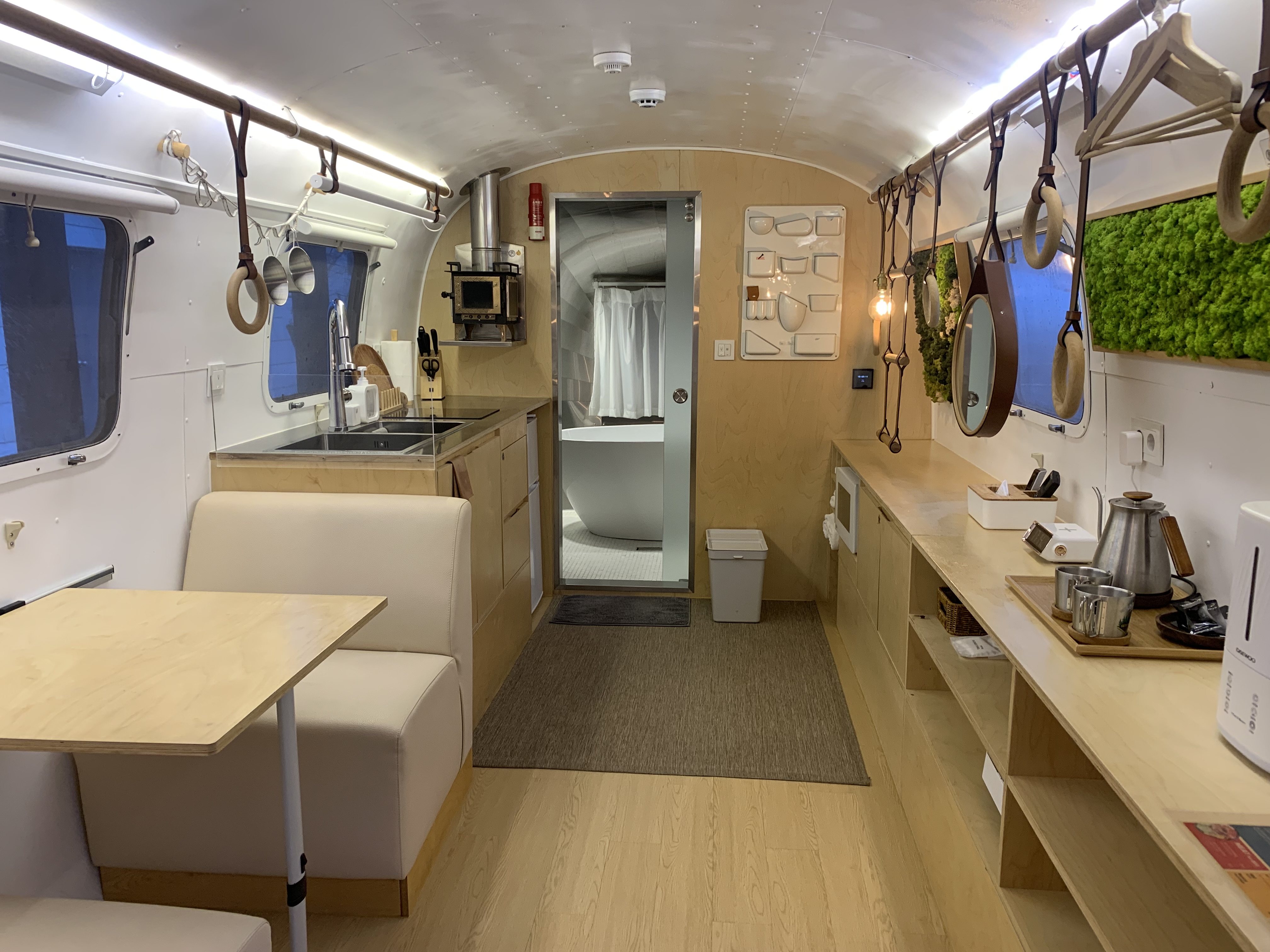 제주도에서 찾은 감성 글램핑 숙소 어라운드폴리 리뷰 - 겨울 에어스트림 숙박 후기