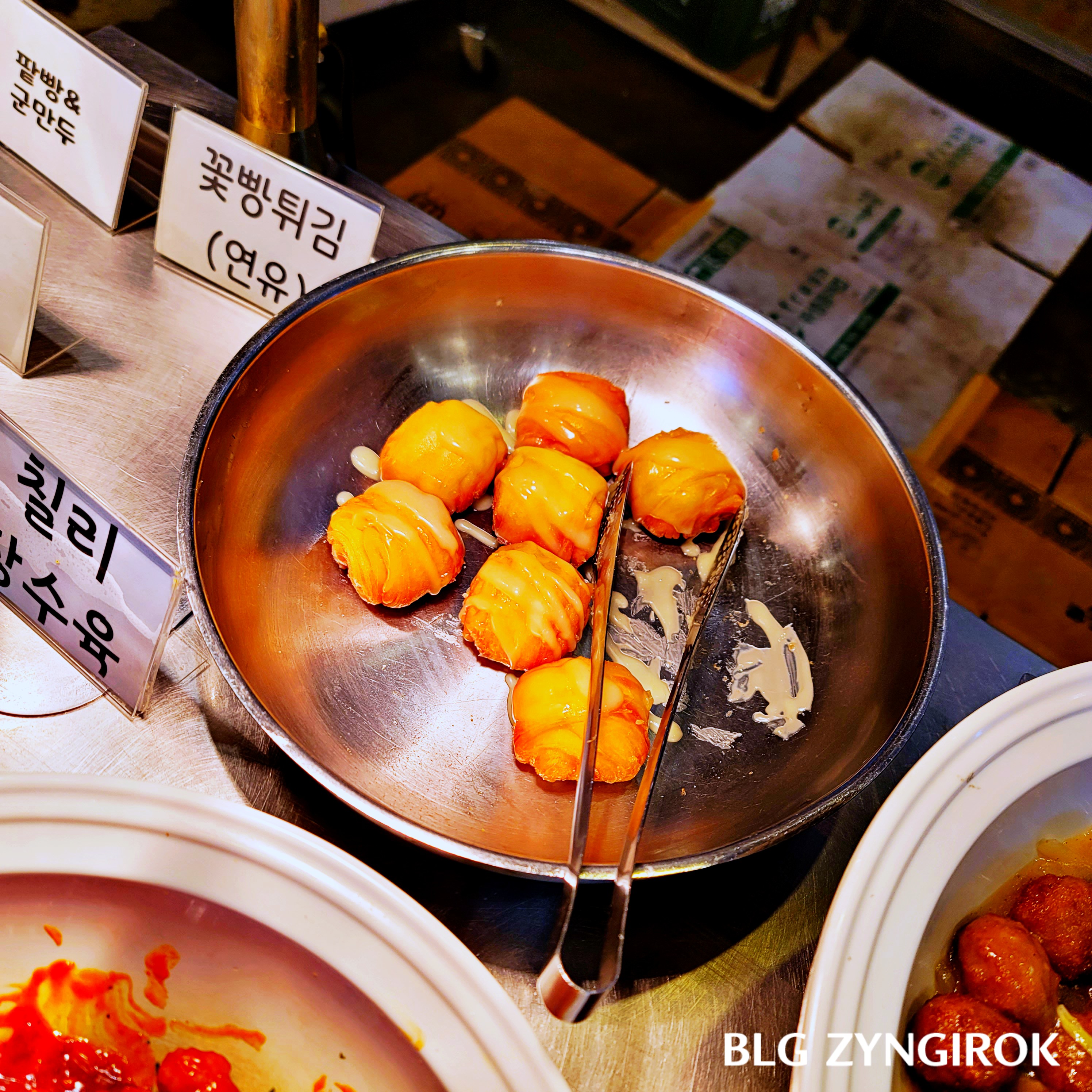 하얼빈 - 꽃빵튀김 모습이다.