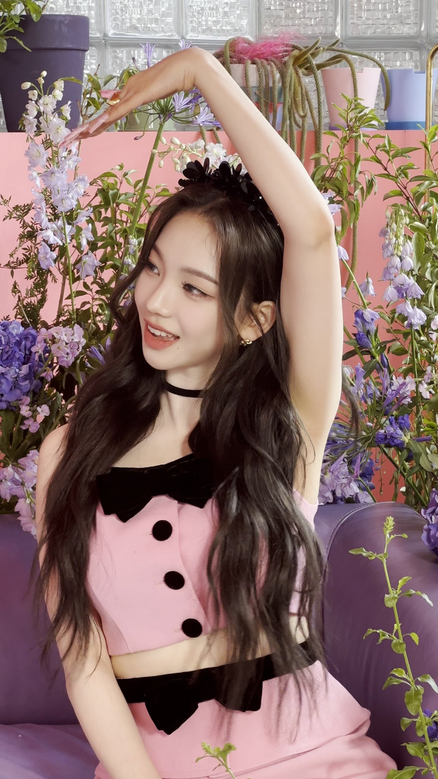 카리나, 누가 나랑 하트 만들래?