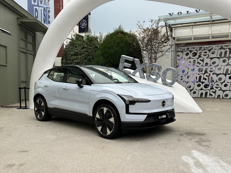 볼보자동차 EX30