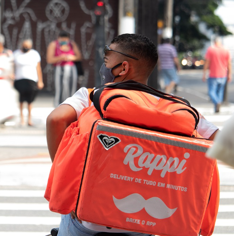 도보 배달원의 모습