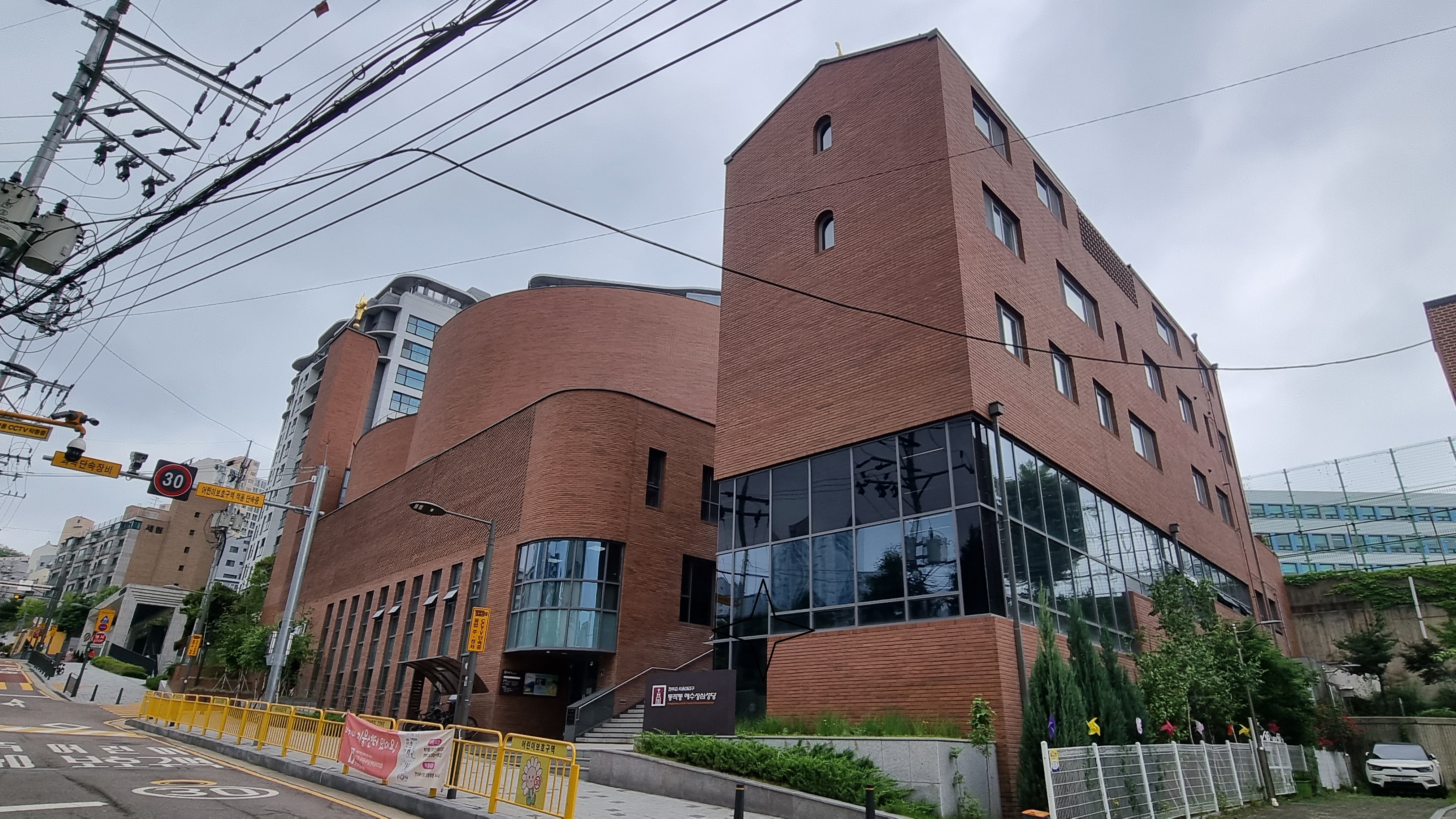 동작동성당 사진입니다. 2025년 5월 20일에 찍은 사진입니다.