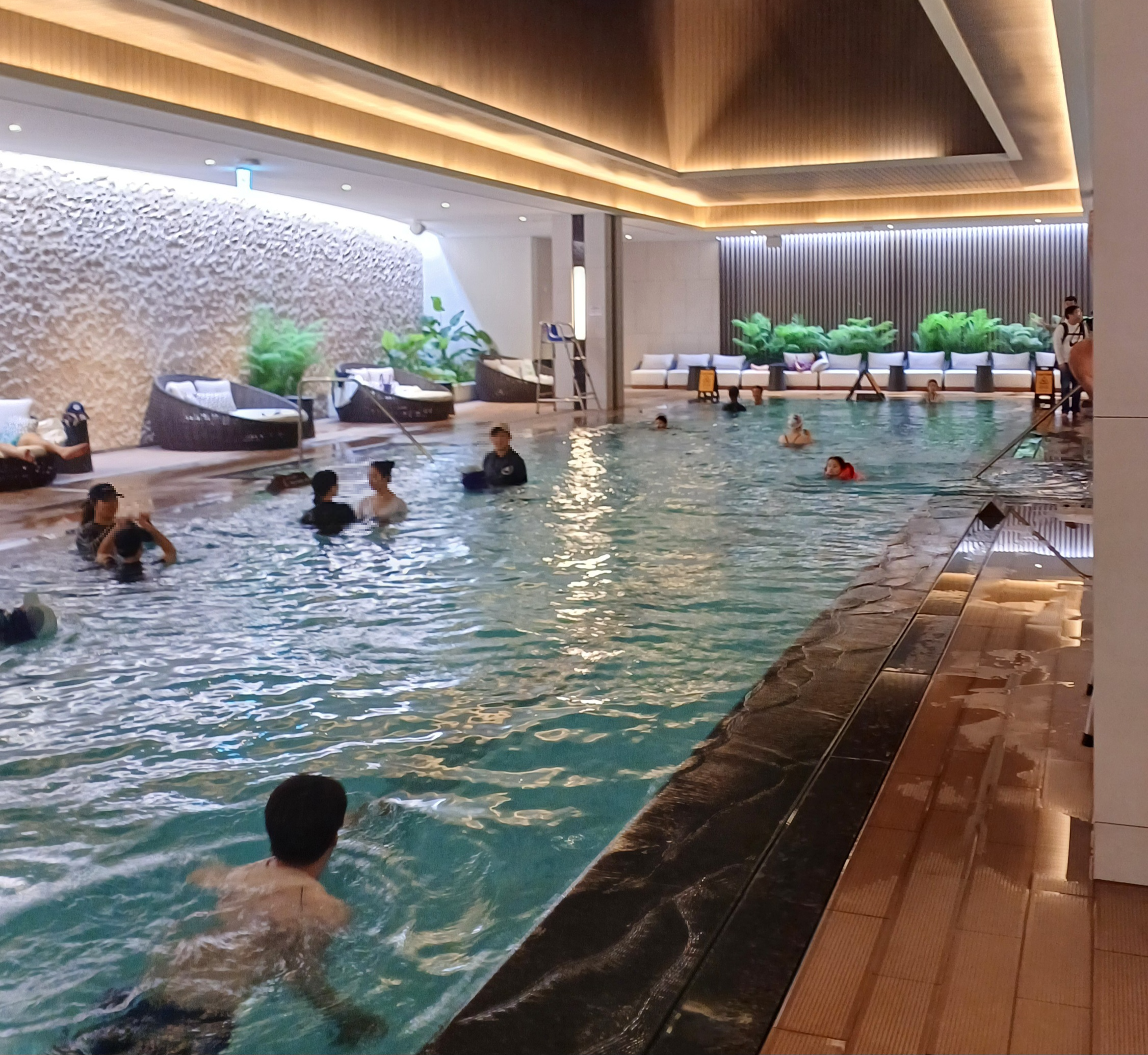 호캉스-호텔수영장-12