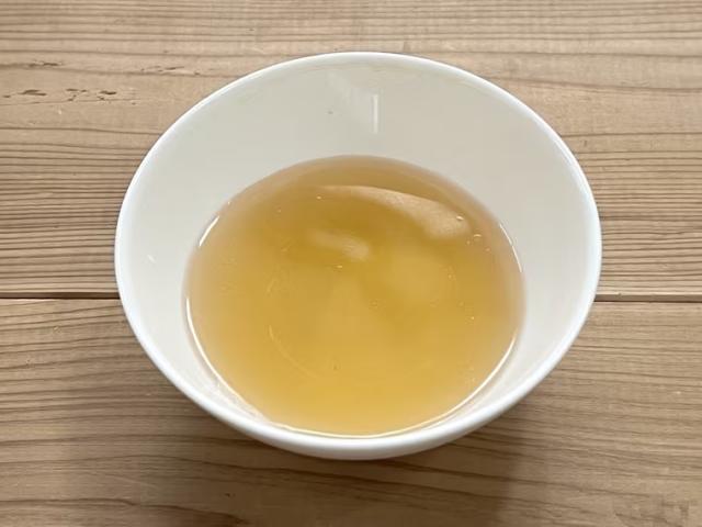 기름 뜬 국물 버리기 싱크대 막힘 예방
