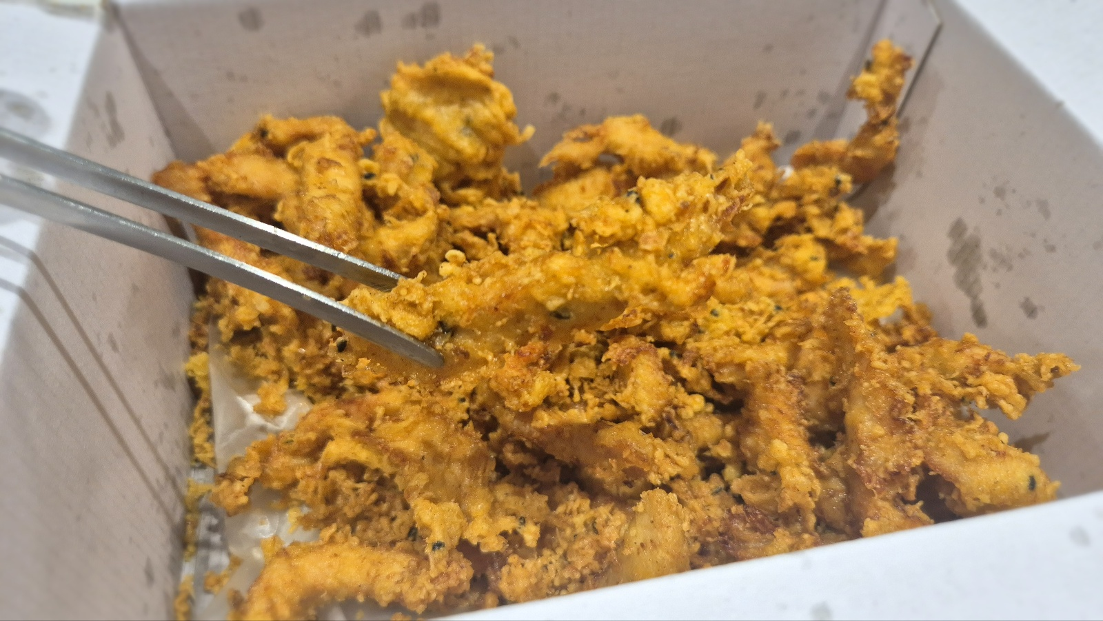 푸짐하게 박스안에 담겨진 모습이 먹음직스럽다.