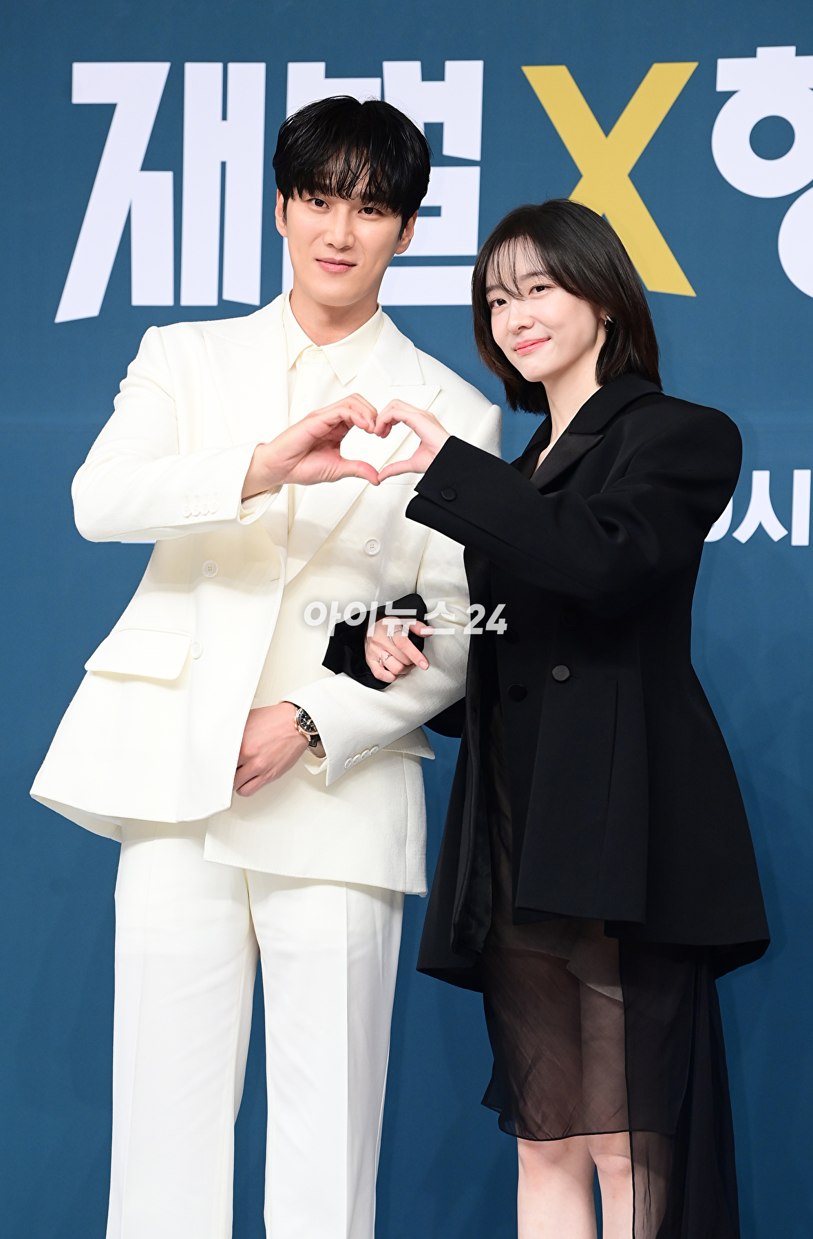 배우 안보현과 박지현이 23일 오후 서울 목동 SBS사옥에서 열린 SBS 새 금토드라마 '재벌X형사' 제작발표회에 참석하고 있다. [사진=정소희 기자]