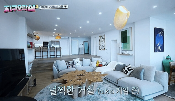 지락실 알부페이라 숙소 럭셔리 풀빌라 거실