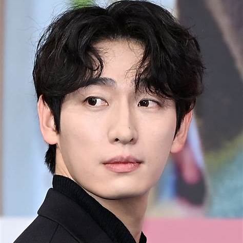 윤박 (한동희 역)