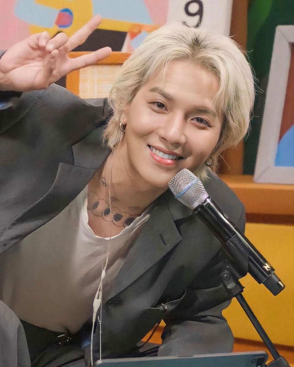 송민호 군대 복무 이탈 공익 근황 재입대 나이 학력 프로필